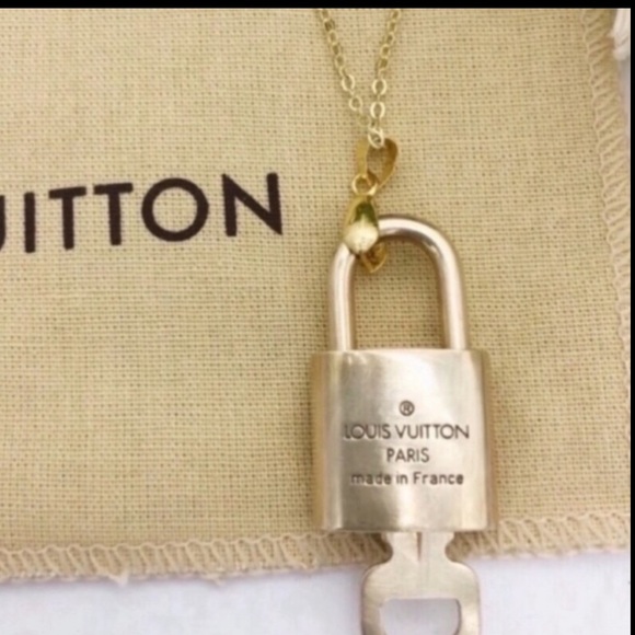 2. Louis Vuitton lock & key with gold necklace with LV box - Picture 4 of 8